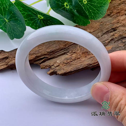 派瑞翡翠 翡翠手镯 糯种 浅绿色 商品图3