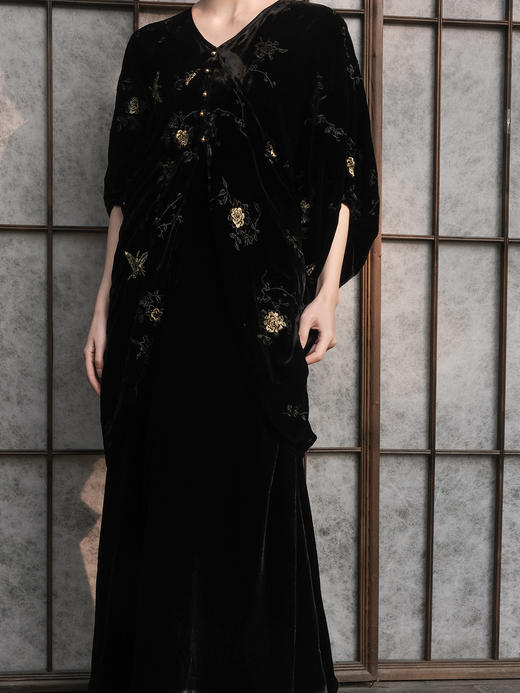 盛唐牡丹 | 黑金丝绒蝴蝶绣花长裙 商品图3