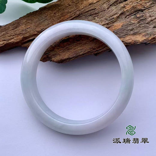 派瑞翡翠 翡翠手镯 糯种 浅绿色 商品图0