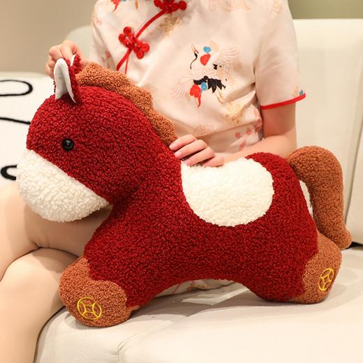 自然醒中国红元宝小马毛绒玩偶抱枕QYL 商品图2
