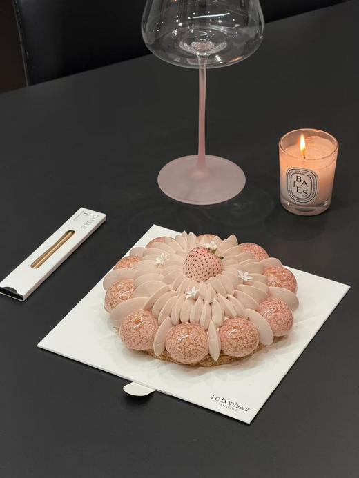 法芙娜灵感草莓圣多诺黑·西点（图片尺寸为6寸礼盒装） 商品图2