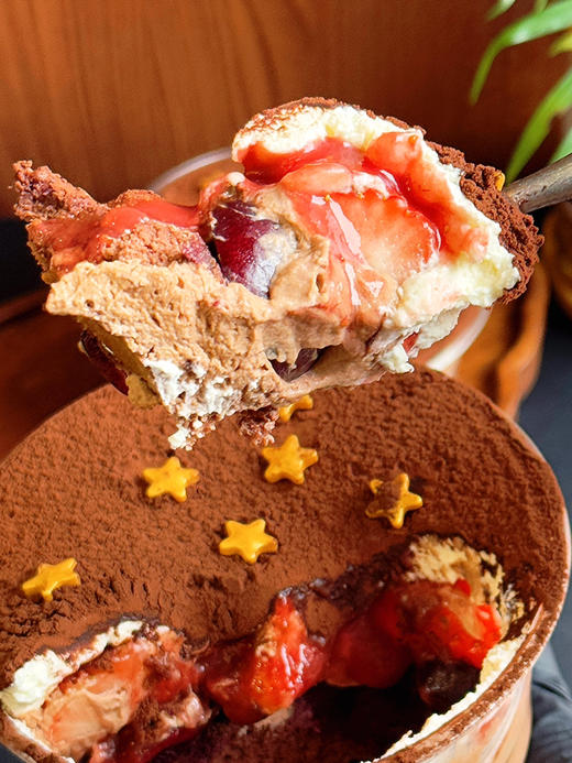 新鲜甜品—巧克力星星盒子（原价88特价58，仅限1月28（周三）下午四点后到各门店自提） 商品图1