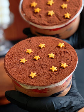 新鲜甜品—巧克力星星盒子（原价88特价58，仅限1月28（周三）下午四点后到各门店自提）