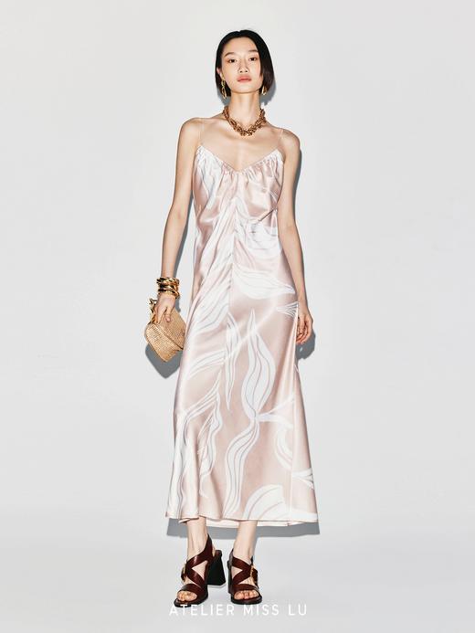 【雨后薄雾】品牌定染印花露背吊带连衣裙 商品图4