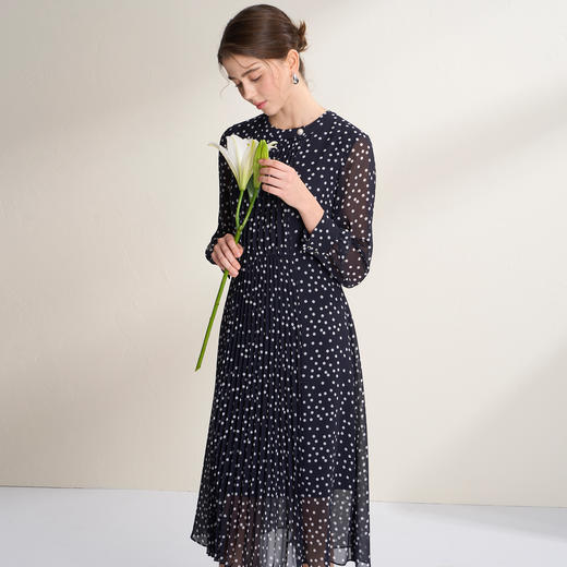 EITIE爱特爱法式复古波点气质圆领收腰压褶连衣裙2026春季新款A2607129 商品图1