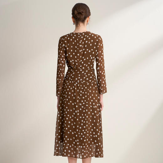 EITIE爱特爱复古棕色波点收腰显瘦气质圆领连衣裙2026春季新款A2607119 商品图4