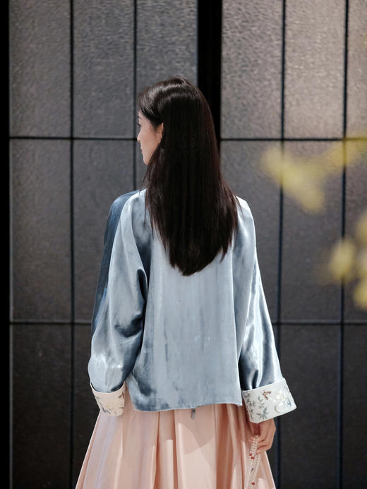 盛唐牡丹 | 蓝灰色丝绒手推绣偏襟外套 商品图9