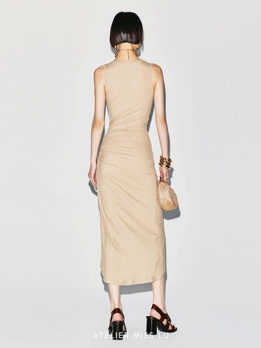 【沙丘弧线】捏褶设计贝壳样式金属装饰弹力针织连衣裙 商品图4