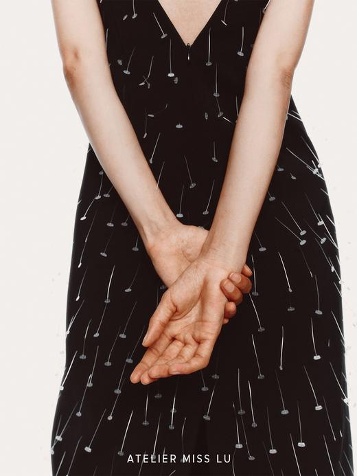 【漫天星光】标签挂饰设计V形露背连衣裙 商品图4