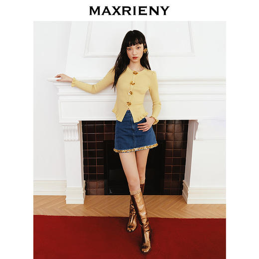 玛克门店发货：MAXRIENY亮片扣装饰收腰套头针织毛衫(货号:MC85SW781) 商品图1