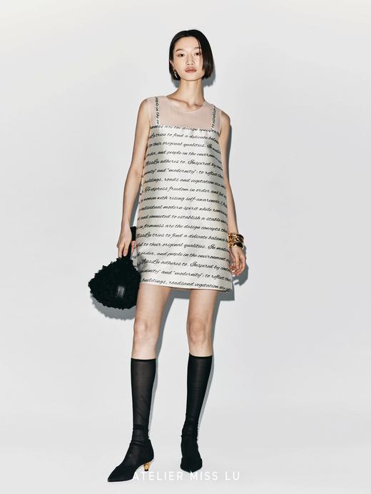 【晨光信札】品牌定制英文印花薄纱拼接A字连衣裙 商品图2