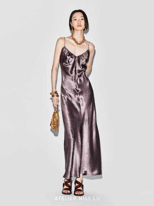 【琥珀暮光】微褶醋酸露背吊带连衣裙 商品图1