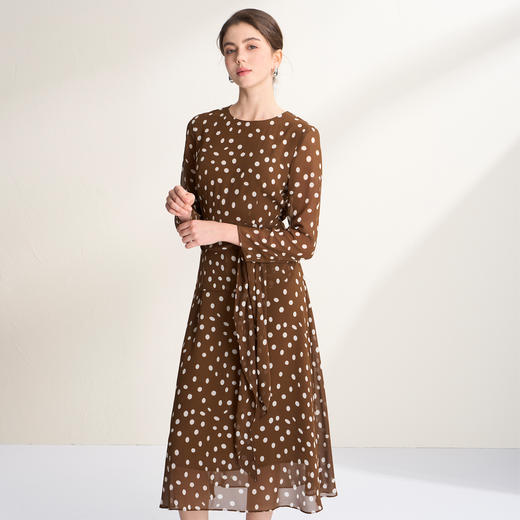 EITIE爱特爱复古棕色波点收腰显瘦气质圆领连衣裙2026春季新款A2607119 商品图2