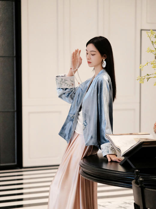 盛唐牡丹 | 蓝灰色丝绒手推绣偏襟外套 商品图6