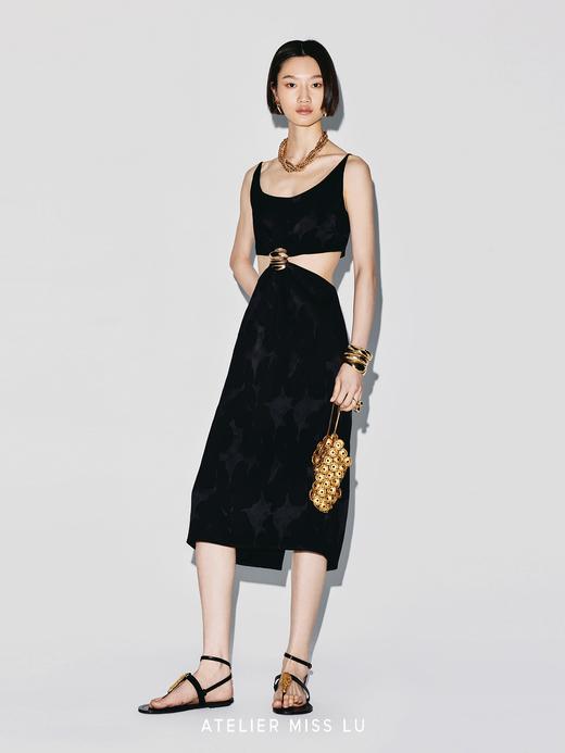 【夏日光隙】贝壳样式金属装饰露腰肌理醋酸连衣裙 商品图4