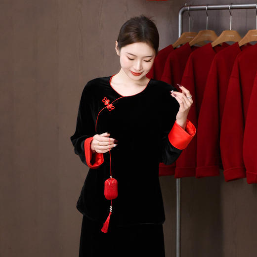 【特价不退换】【预售7天】良木礼丝绒盘扣上衣（3549） 商品图0