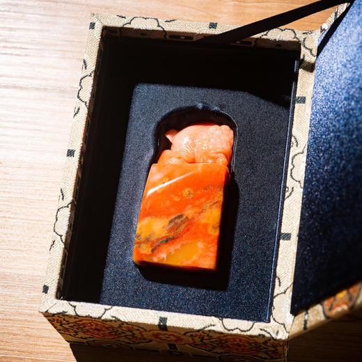 寿山石芙蓉老料雕“兰寿金鱼”方章 商品图2