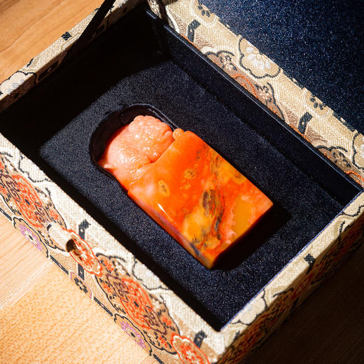 寿山石芙蓉老料雕“兰寿金鱼”方章 商品图3