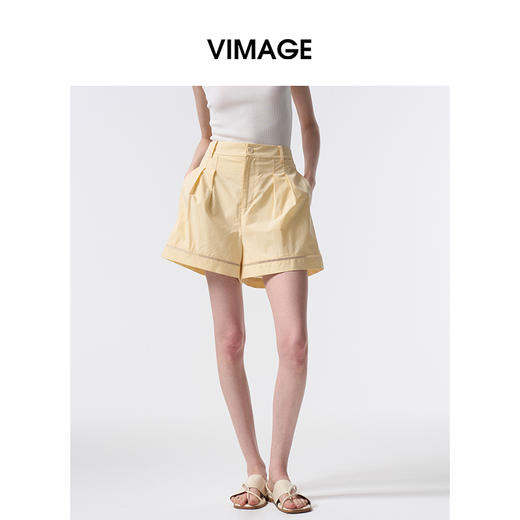 VIMAGE纬漫纪纯棉高腰镂空花边舒适休闲浅黄色短裤2026春季新款V2505207 商品图0