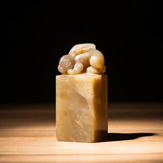 巴林冻老料雕“玉兔”方章 商品图8