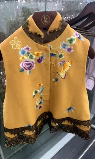 盛唐牡丹大师系列-王小潇 | 羊毛手绣蕾丝对襟马甲(盛唐牡丹与非遗传承人王小潇联名系列) 商品图0