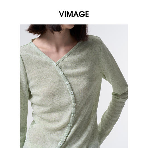 VIMAGE纬漫纪休闲不规则斜门襟显瘦薄荷绿针织上衣2026春季新款V2513207 商品图3