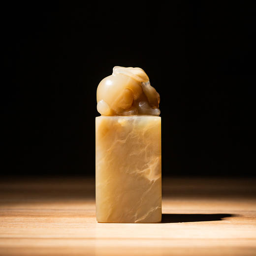 巴林冻老料雕“玉兔”方章 商品图6