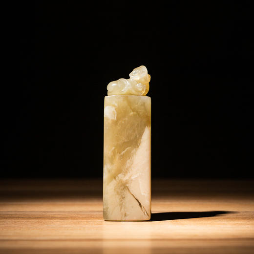 巴林石牛角冻老料雕“螭虎”方章 商品图6