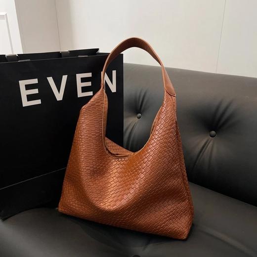 复古时尚编织浮雕包 慵懒通勤大容量托特包包 女百搭高质感气质单肩包 商品图3