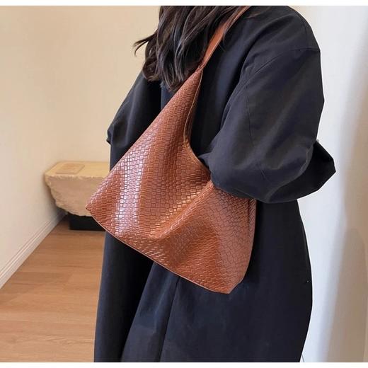 复古时尚编织浮雕包 慵懒通勤大容量托特包包 女百搭高质感气质单肩包 商品图2