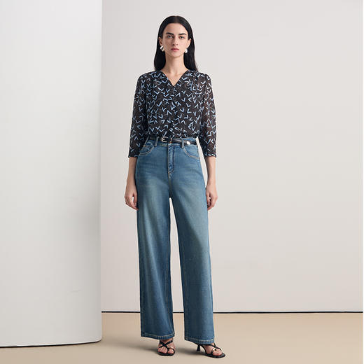 EITIE爱特爱V领印花通勤显瘦直筒百搭上衣2026春季新款8513210 商品图1