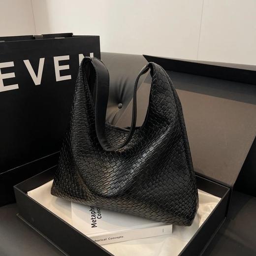 复古时尚编织浮雕包 慵懒通勤大容量托特包包 女百搭高质感气质单肩包 商品图5