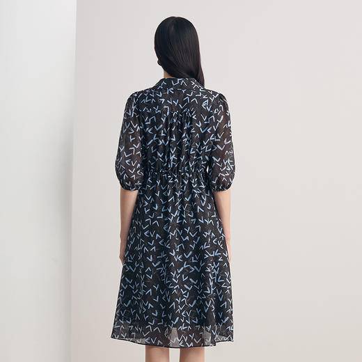 EITIE爱特爱气质V领五分袖A字通勤收腰系带印花连衣裙2026春季新款8507227 商品图4