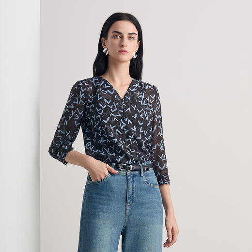 EITIE爱特爱V领印花通勤显瘦直筒百搭上衣2026春季新款8513210 商品图3