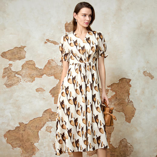 EITIE爱特爱收腰V领泡泡袖气质通勤印花连衣裙春季新款8107822 商品图2