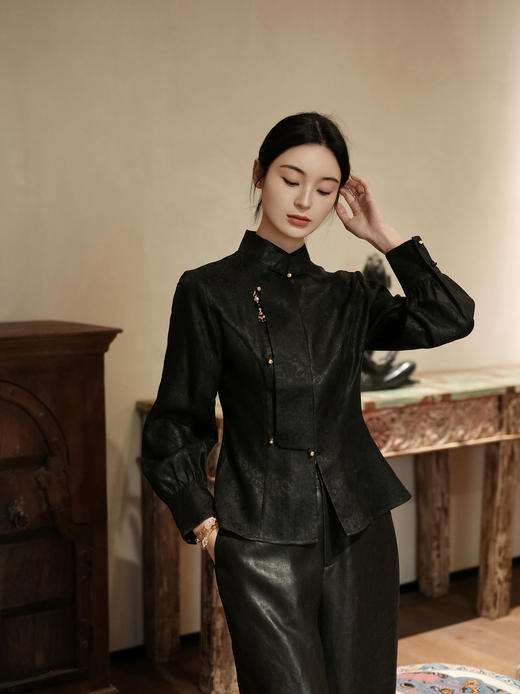 盛唐婧 | 新中式香云纱花罗琵琶襟衬衫上衣 商品图1