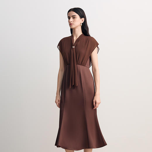 EITIE爱特爱收腰V领显瘦轻礼服优雅大气鱼尾裙摆连衣裙2026春新款8577215 商品图3