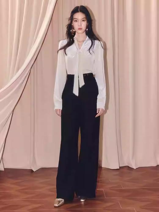 玛克门店发货：MAXRIENY法式复古感v领丝绒衬衫系带长袖上衣货号：MF86TP513 商品图1