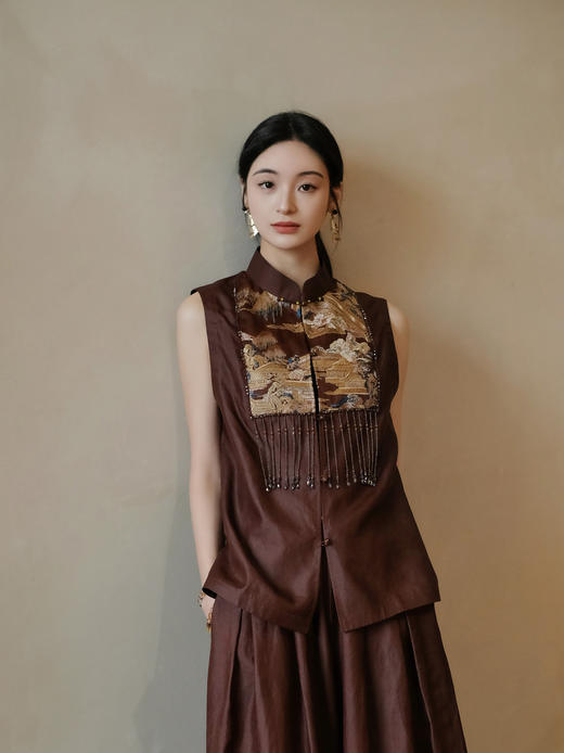 盛唐婧 | 新中式红云纱轻奢重工刺绣珠饰马甲 商品图6