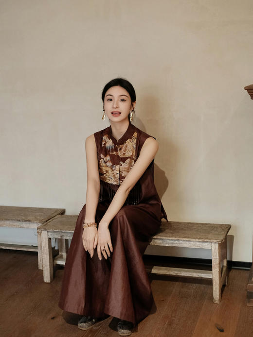 盛唐婧 | 新中式红云纱轻奢重工刺绣珠饰马甲 商品图9