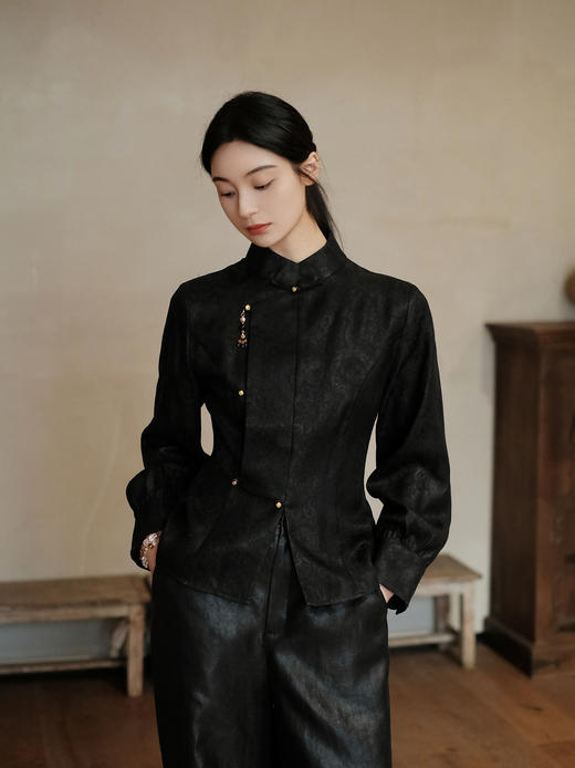 盛唐婧 | 新中式香云纱花罗琵琶襟衬衫上衣 商品图0