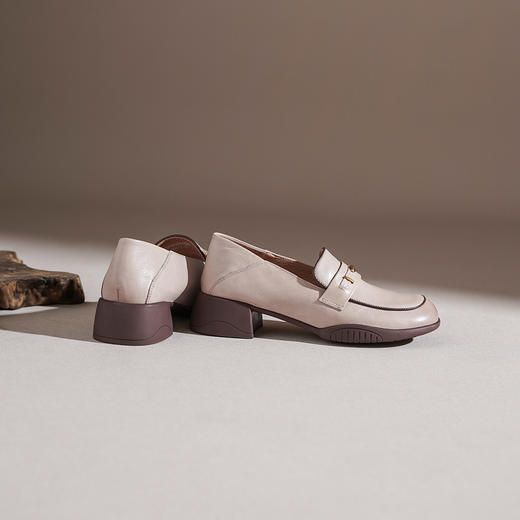 【牛皮革】西村名物2026年春季新款舒适厚底粗跟原皮软面深口单鞋乐福鞋T26AM18111 商品图8