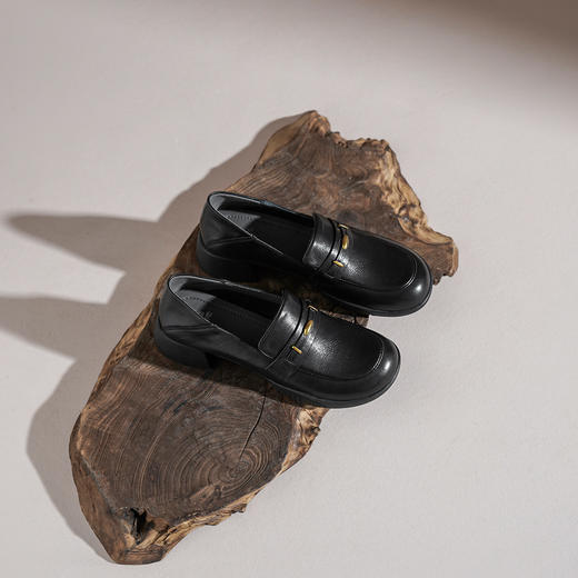 【牛皮革】西村名物2026年春季新款舒适厚底粗跟原皮软面深口单鞋乐福鞋T26AM18111 商品图4