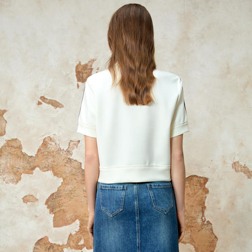 EITIE爱特爱春季新款时尚舒适简约黑白撞色百搭显瘦T恤上衣8113809 商品图4