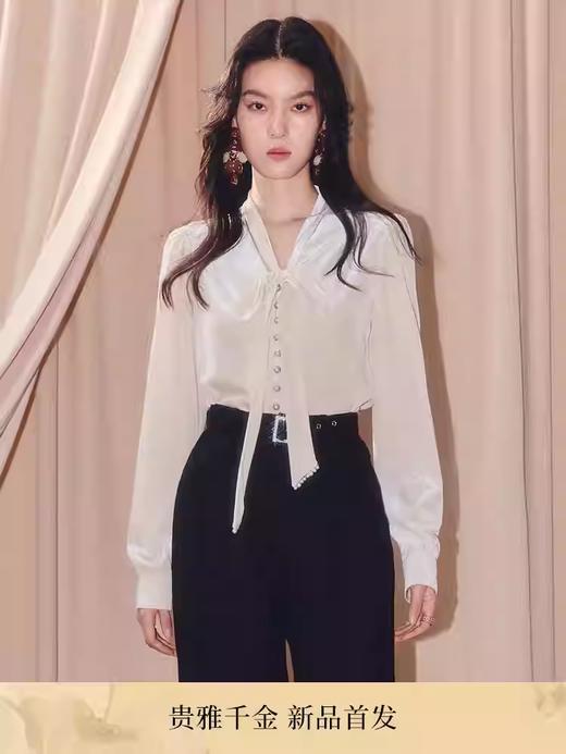 玛克门店发货：MAXRIENY法式复古感v领丝绒衬衫系带长袖上衣货号：MF86TP513 商品图0