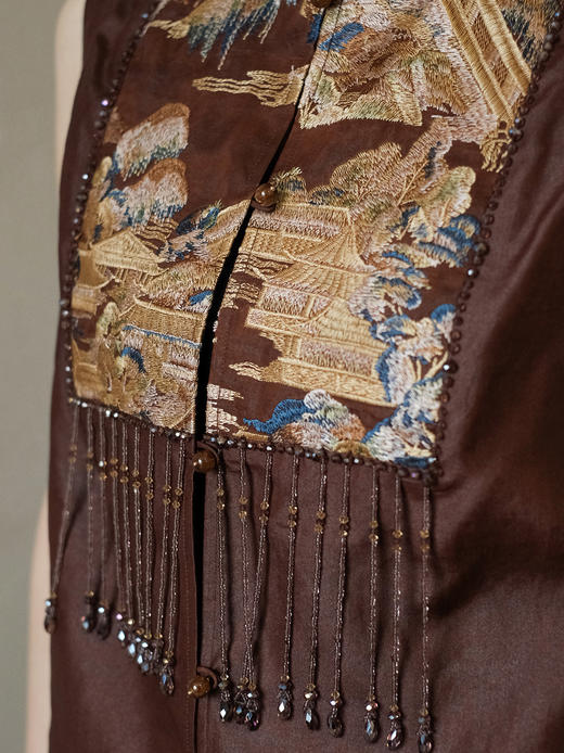 盛唐婧 | 新中式红云纱轻奢重工刺绣珠饰马甲 商品图3