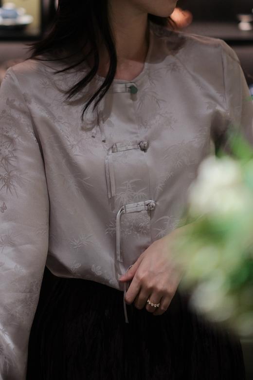 盛唐牡丹 | 时髦玉扣花香引蝶对襟女衬衫-紫色 商品图0