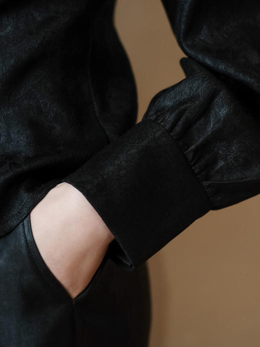 盛唐婧 | 新中式香云纱花罗琵琶襟衬衫上衣 商品图4