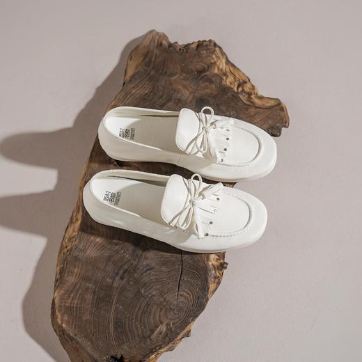 【牛皮革】西村名物2026年春季新款舒适平底软底软面糖果色浅口单鞋豆豆鞋T26AM17701 商品图1