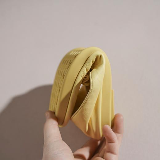 【牛皮革】西村名物2026年春季新款舒适平底软底软面糖果色浅口单鞋豆豆鞋T26AM17701 商品图7